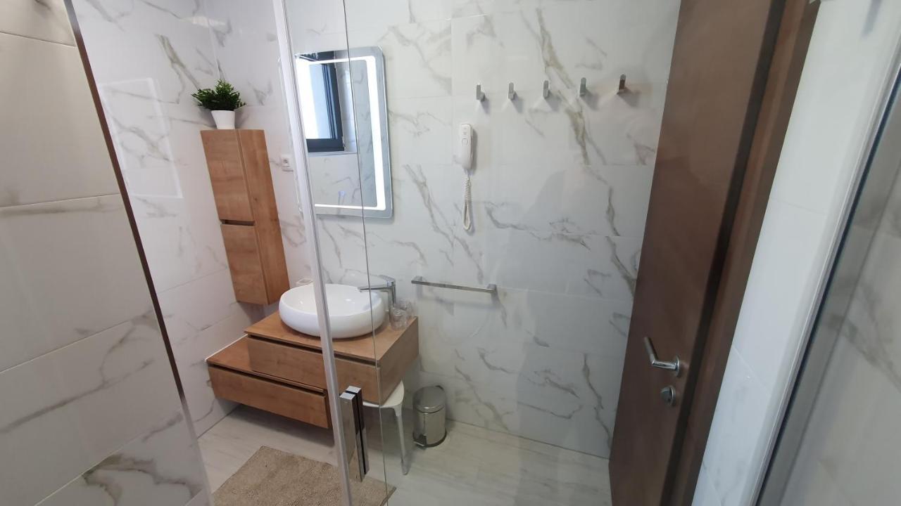 Family Friendly Apartments With A Swimming Pool Sveti Filip I Jakov, Biograd - 19325 Екстер'єр фото